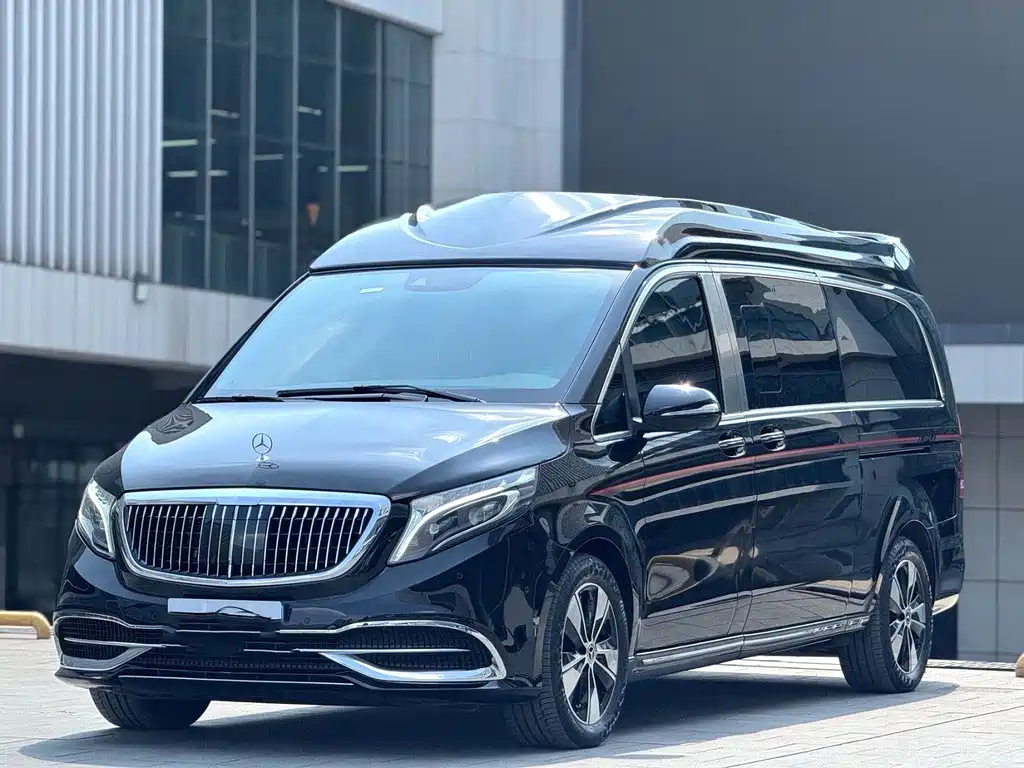 Mercedes-Benz V-Class 2023 — фото 1