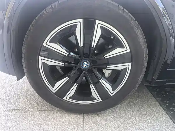 BMW iX3 2024