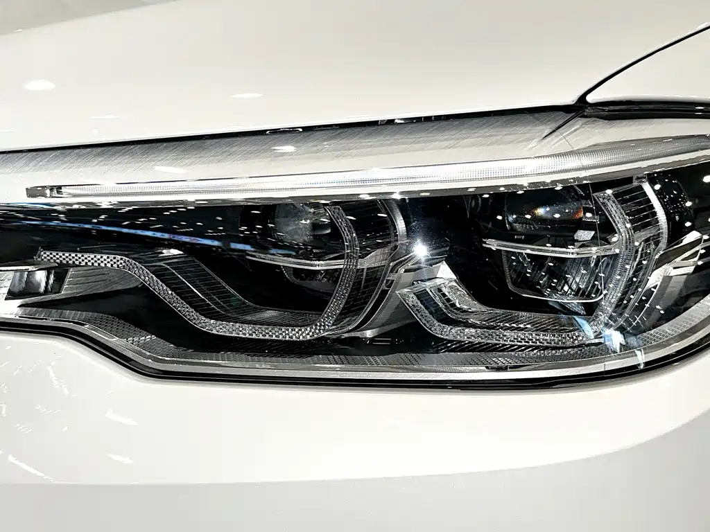 BMW 5 Series 2018 — фото 8
