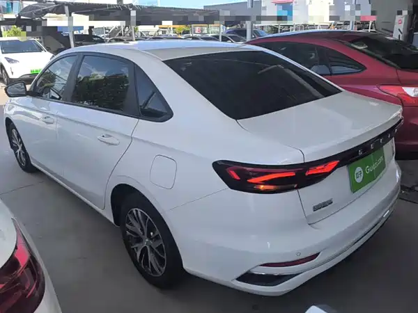 Geely Emgrand 2023