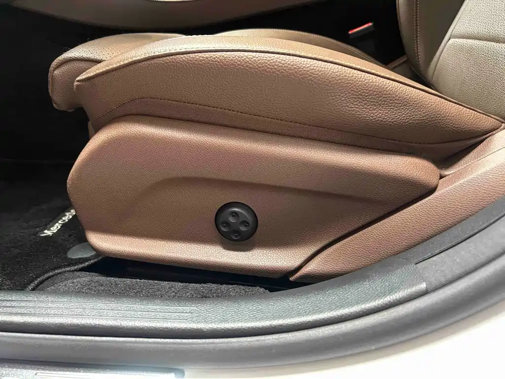 Mercedes-Benz E-Class 2019 — фото 13
