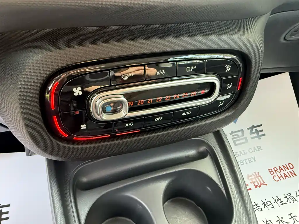 smart Fortwo 2017 — фото 12