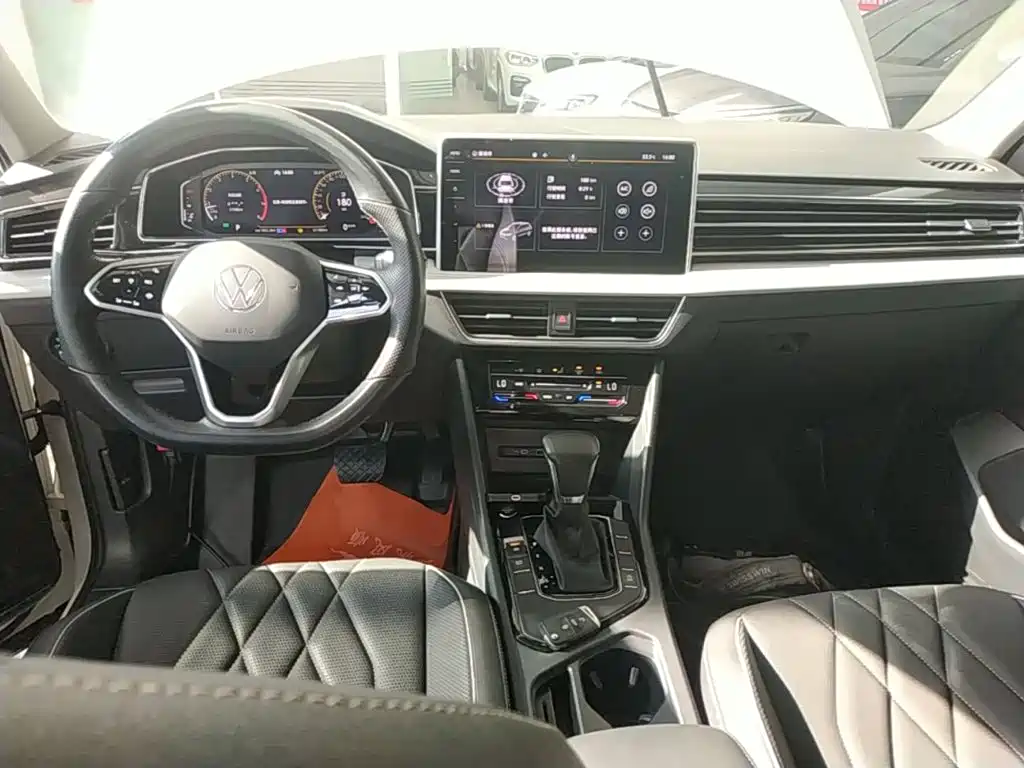Volkswagen Tiguan L 2023 — фото 10