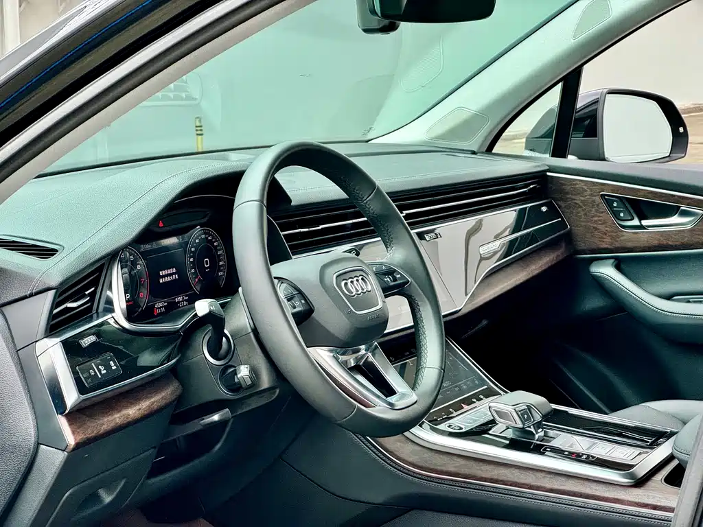 Audi Q7 2023 — фото 6