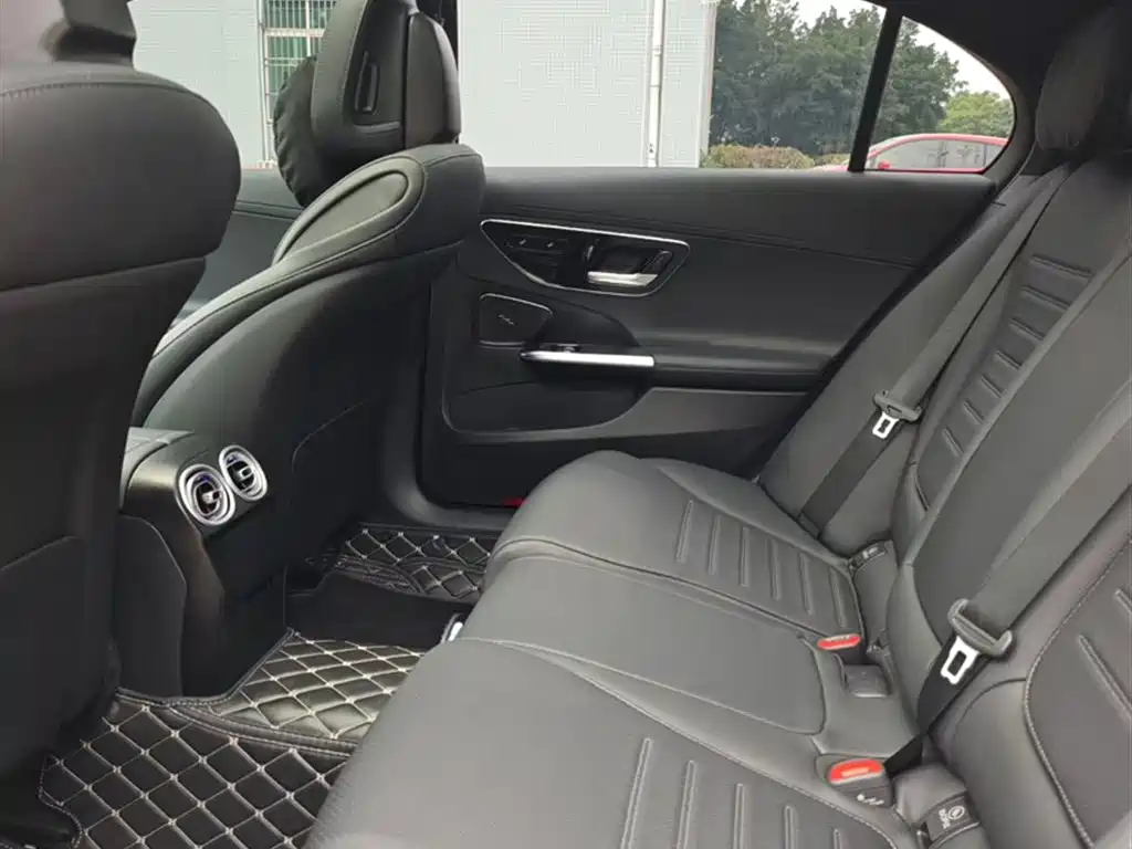 Mercedes-Benz C-Class 2025 — фото 11