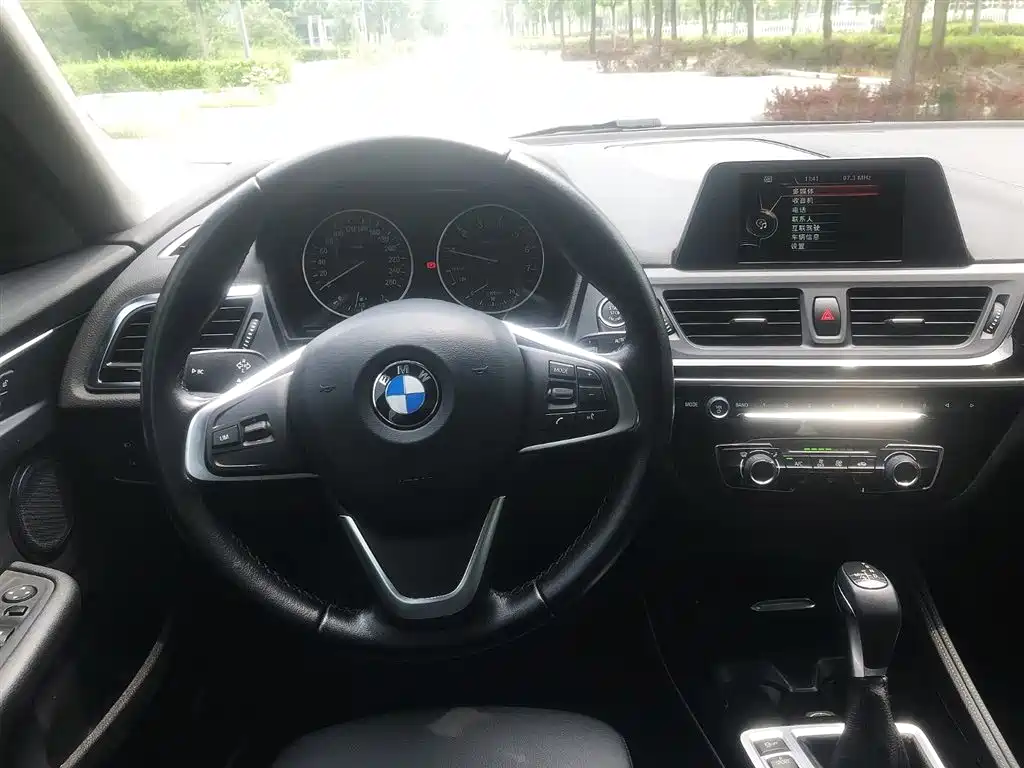 BMW 1 Series 2017 — фото 9