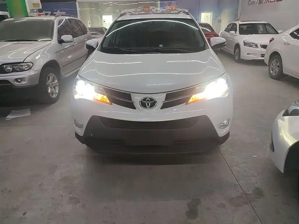 Toyota RAV4 2016 — фото 3