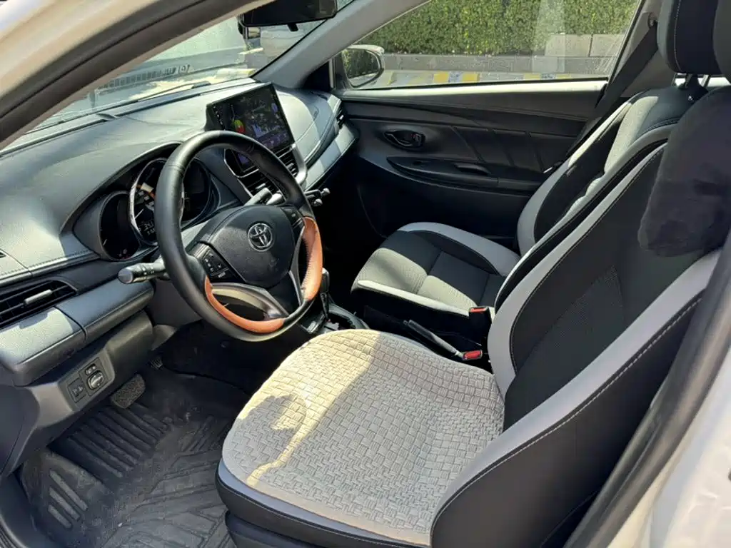 Toyota Yaris L 2022 — фото 8