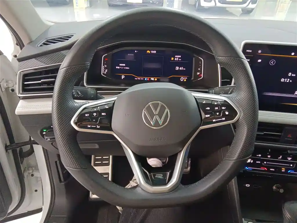 Volkswagen Tiguan L 2023 — фото 11