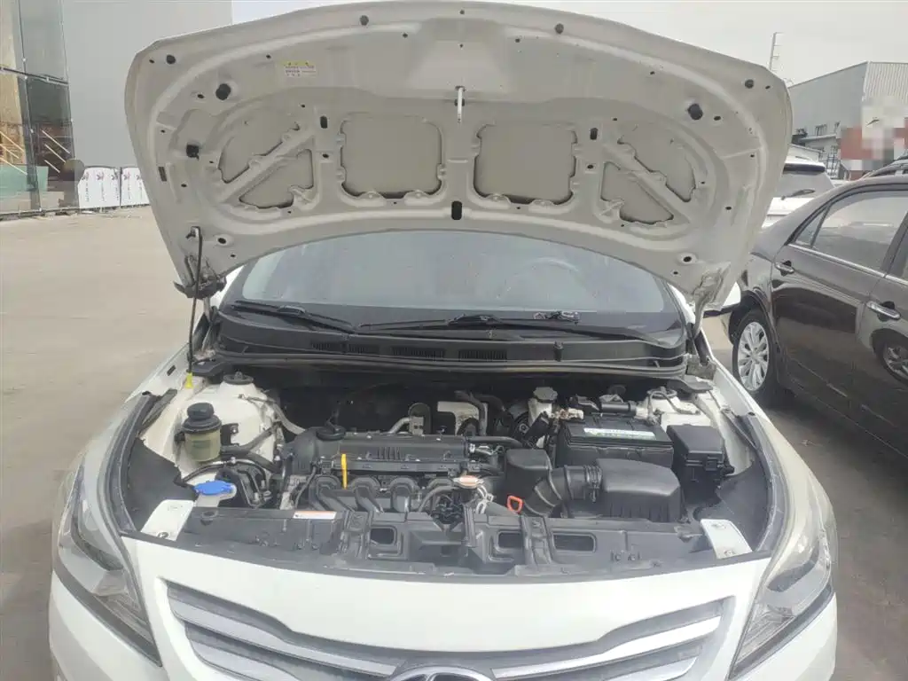 Hyundai Verna 2016 — фото 20