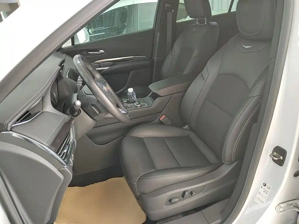 Cadillac XT4 2019 — фото 15