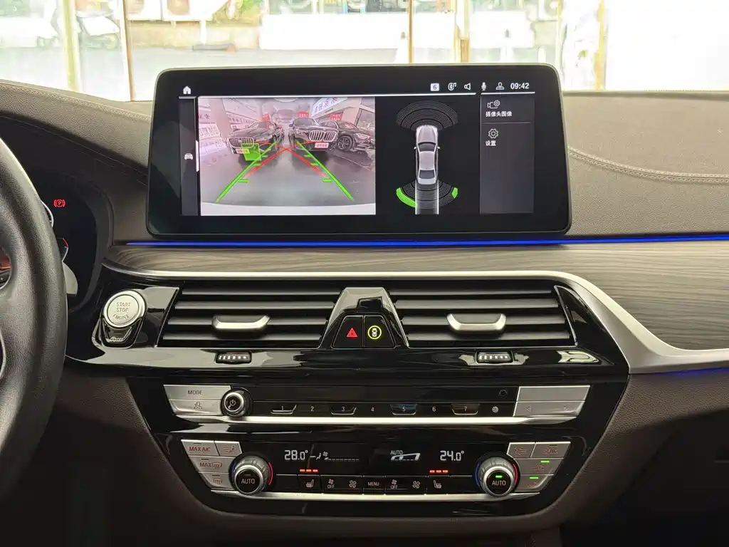 BMW 5 Series 2021 — фото 13