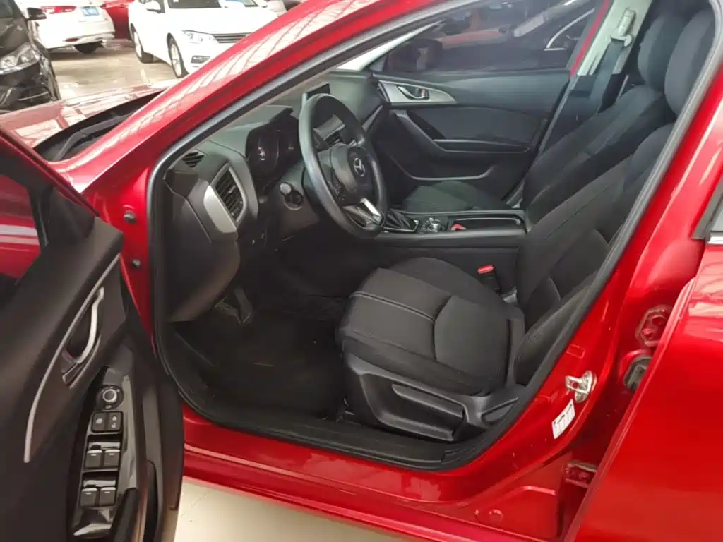 Mazda 3 Axela 2017 — фото 16
