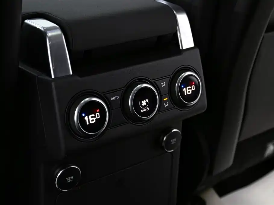 Land Rover Discovery 2020 — фото 16
