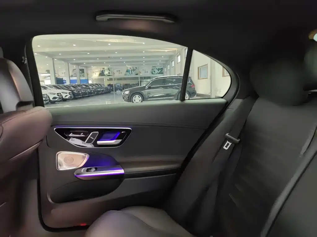 Mercedes-Benz C-Class 2023 — фото 15