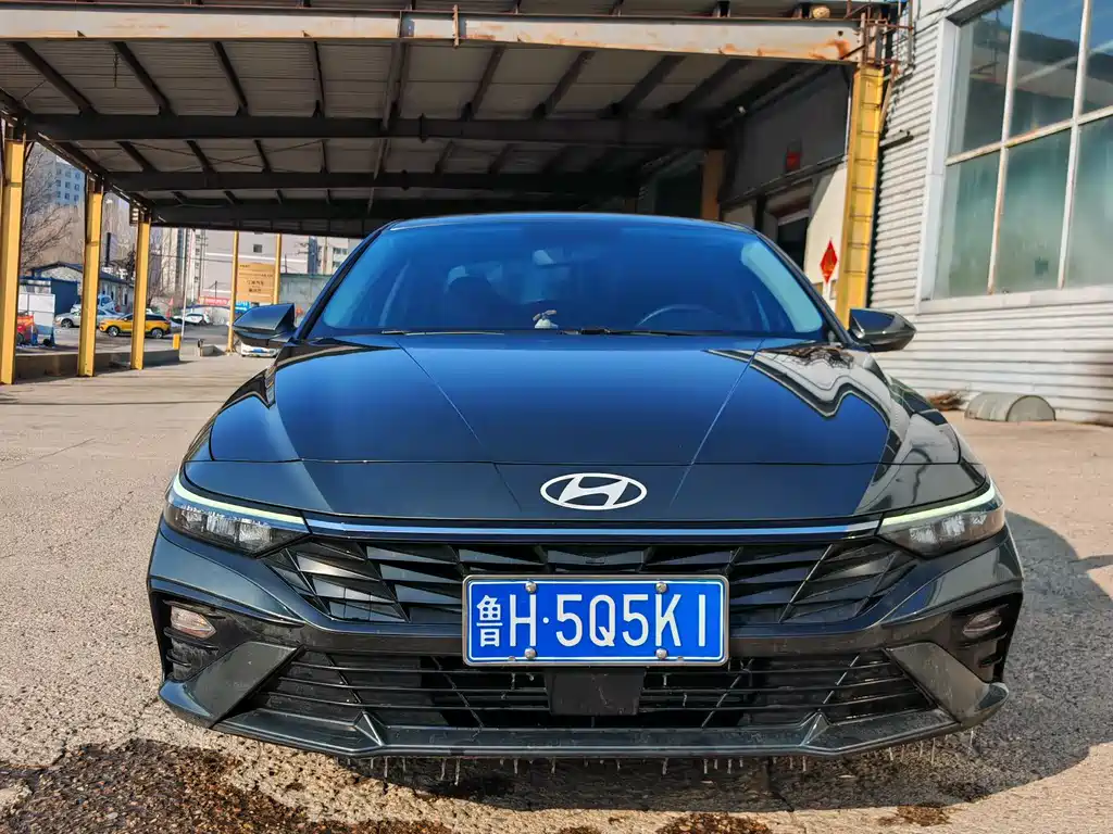 Hyundai Elantra 2023 — фото 1
