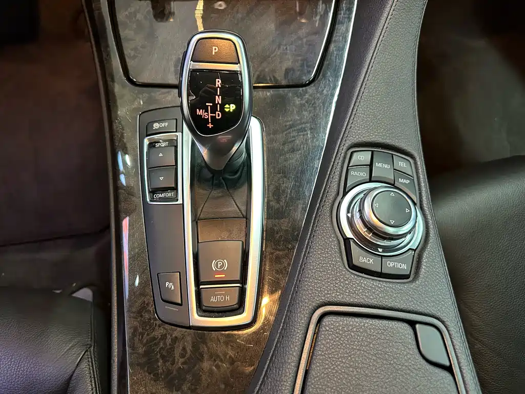 BMW 6 Series 2015 — фото 15