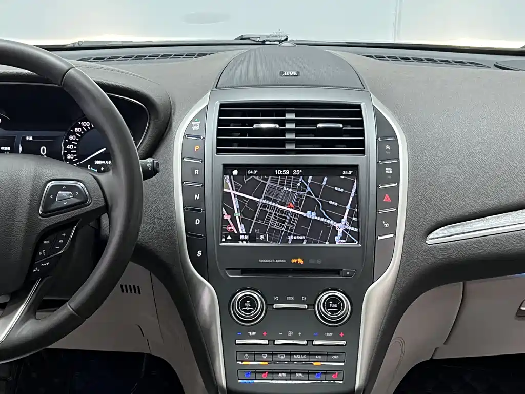 Lincoln MKC 2018 — фото 19