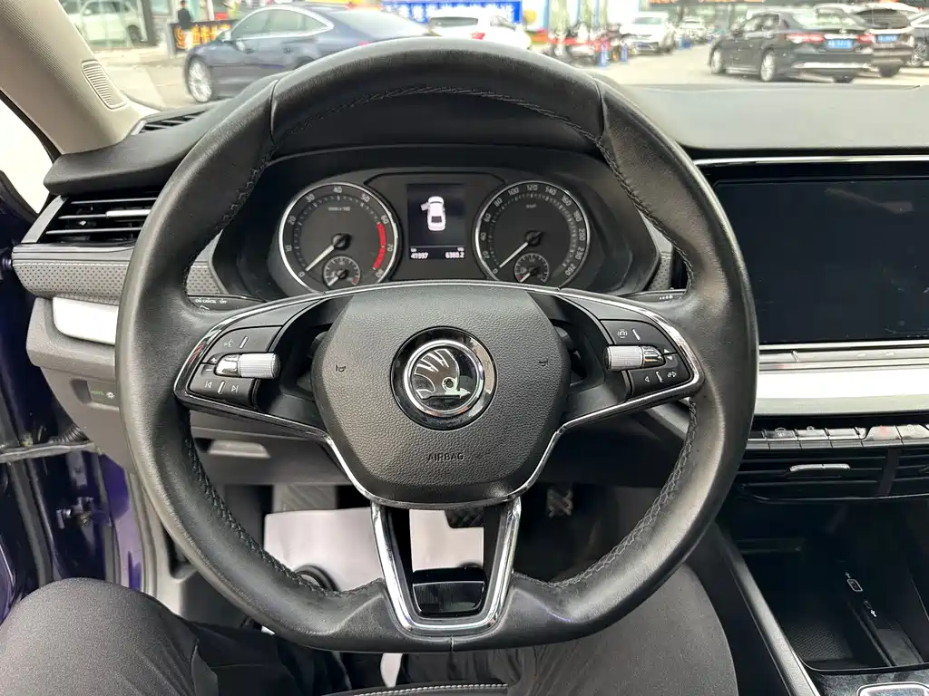 Skoda Octavia 2022 — фото 14