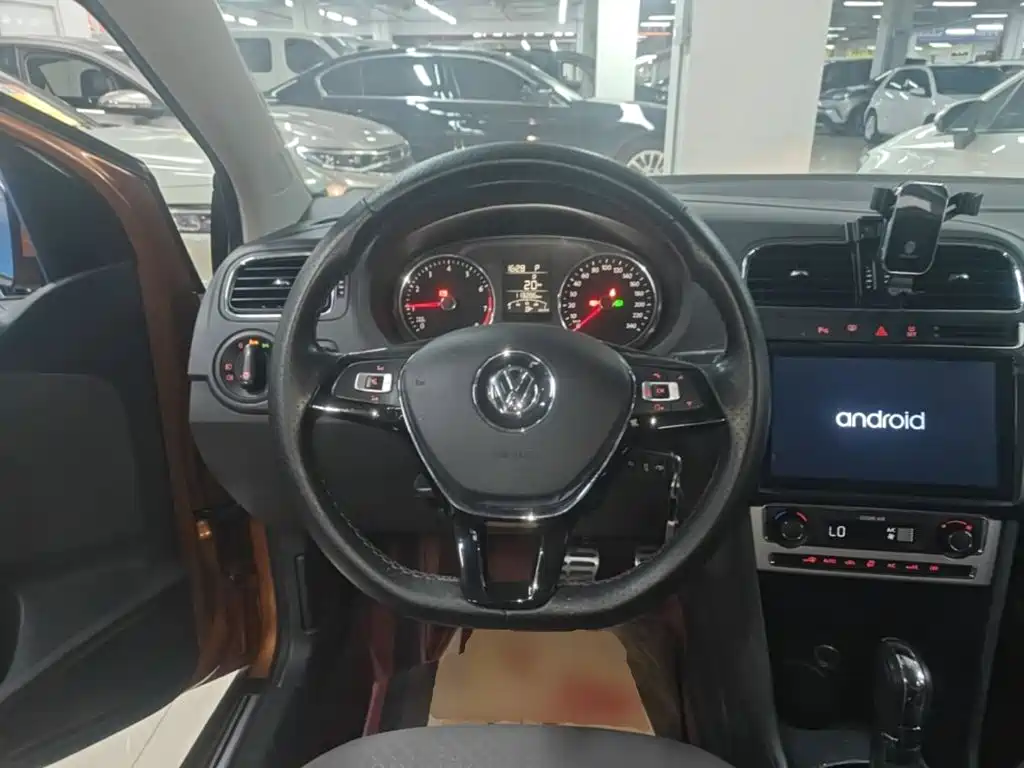 Volkswagen Polo 2017 — фото 11