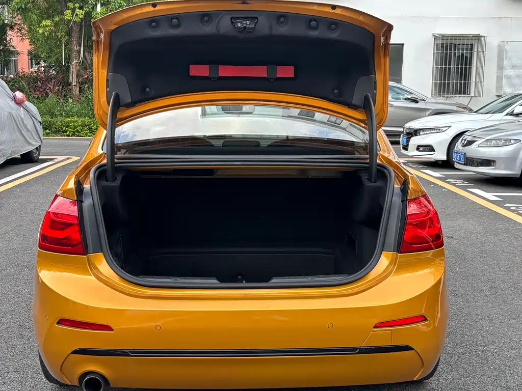 BMW 1 Series 2018 — фото 17