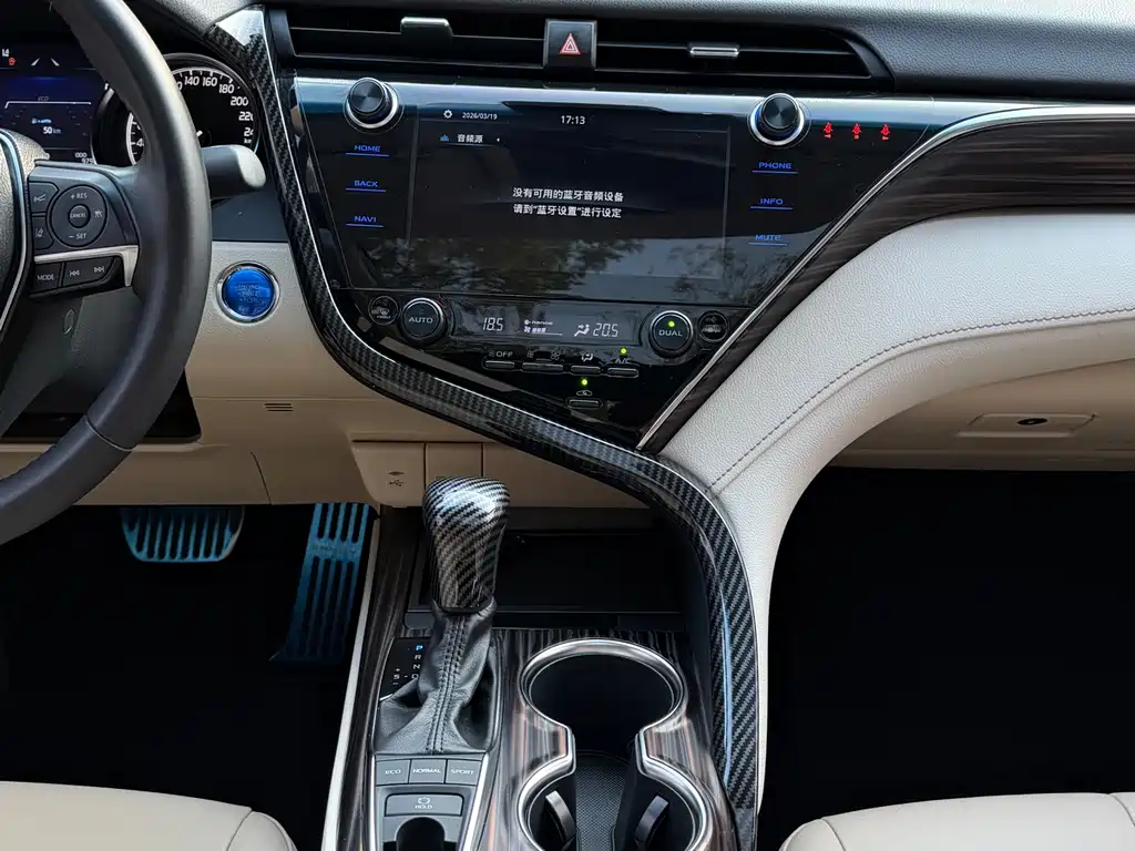 Toyota Camry 2019 — фото 15