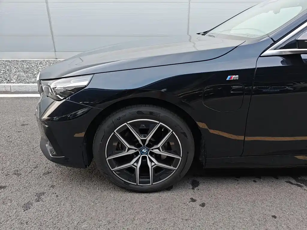 BMW i5 2025 — фото 12