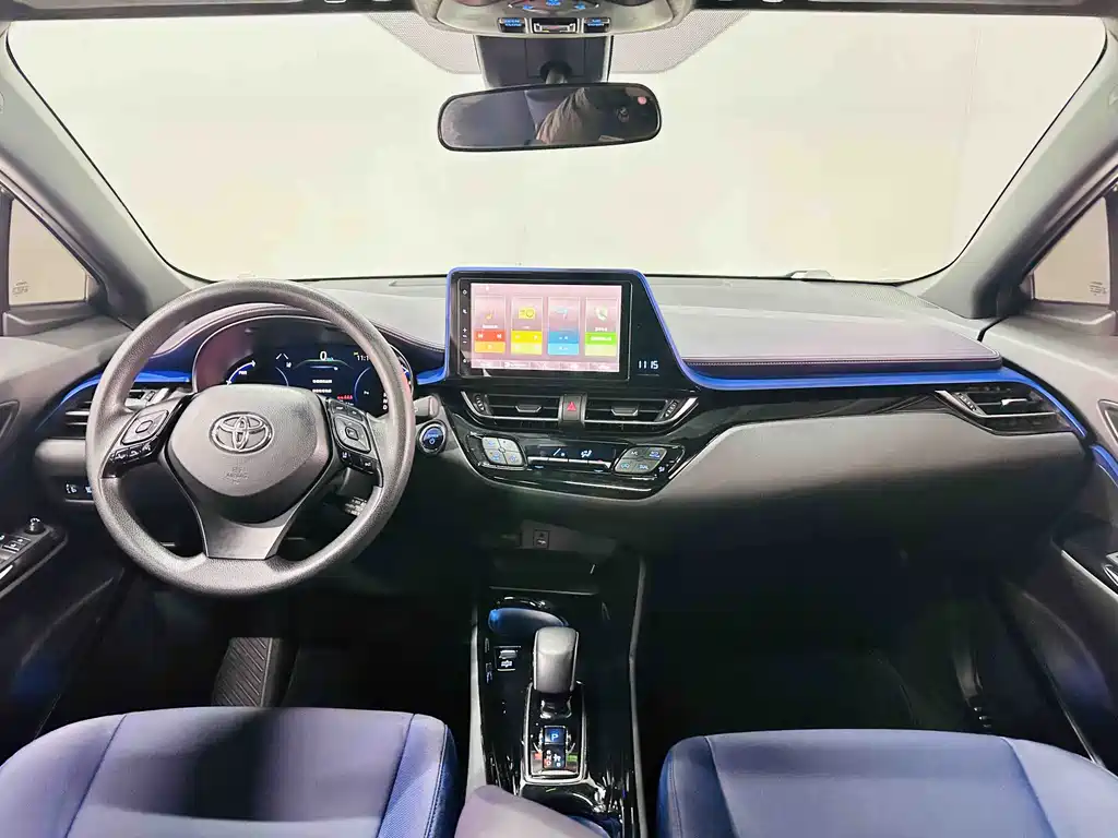 Toyota C-HR EV 2021 — фото 9