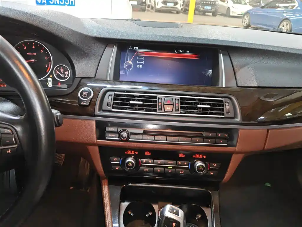 BMW 5 Series 2015 — фото 9