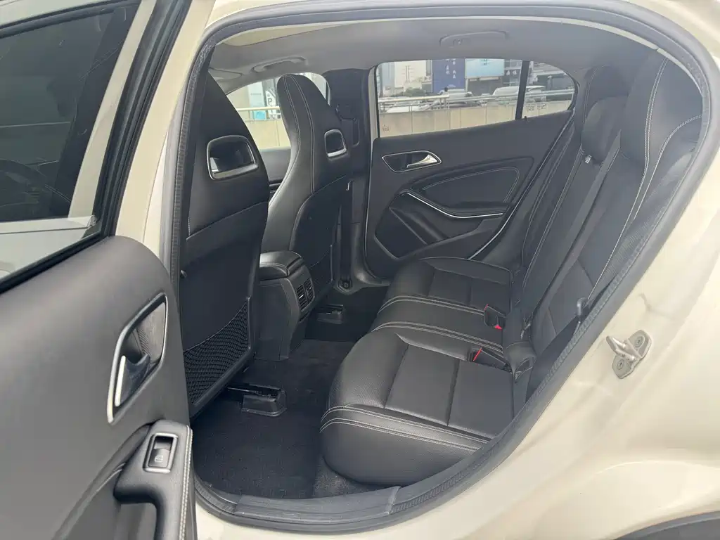 Mercedes-Benz GLA 2015 — фото 10