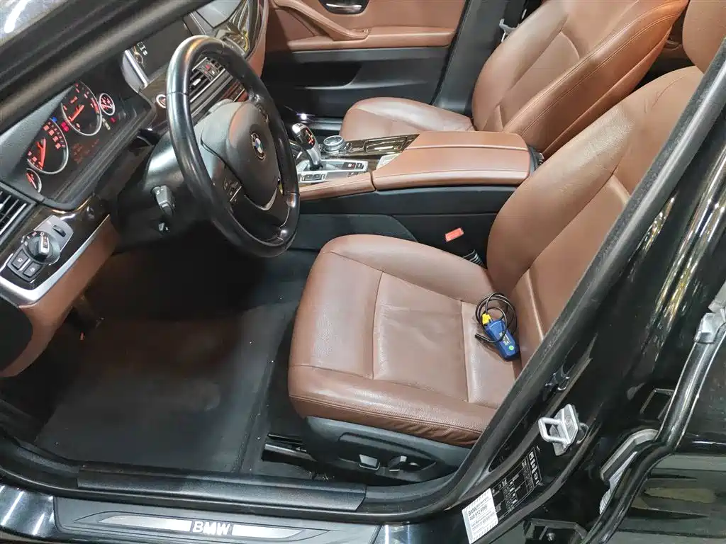 BMW 5 Series 2015 — фото 11