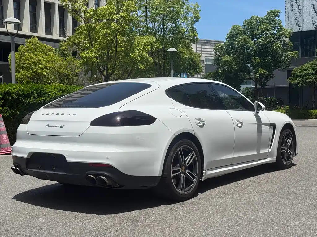 Porsche Panamera 2015 — фото 27