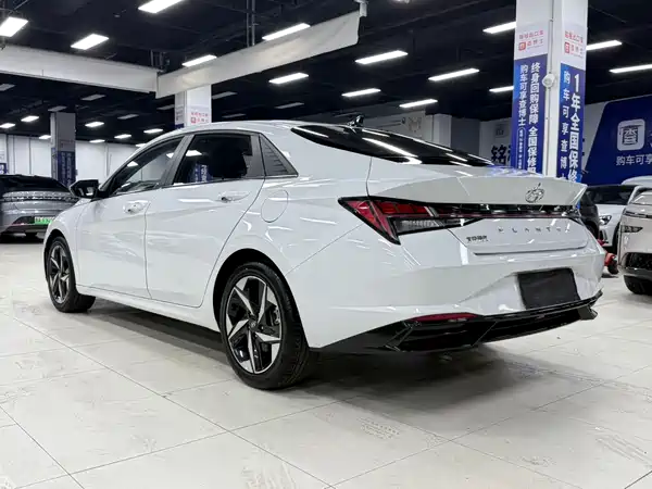 Hyundai Elantra 2022