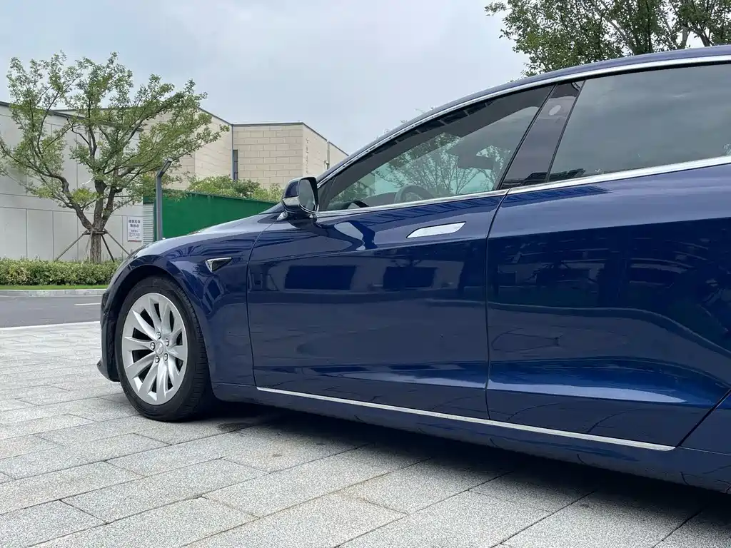 Tesla Model S 2017 — фото 11