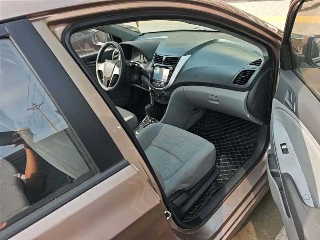 Hyundai Verna 2016 — фото 25