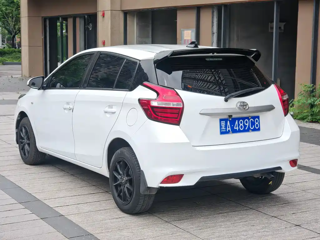Toyota Yaris L 2019 — фото 7
