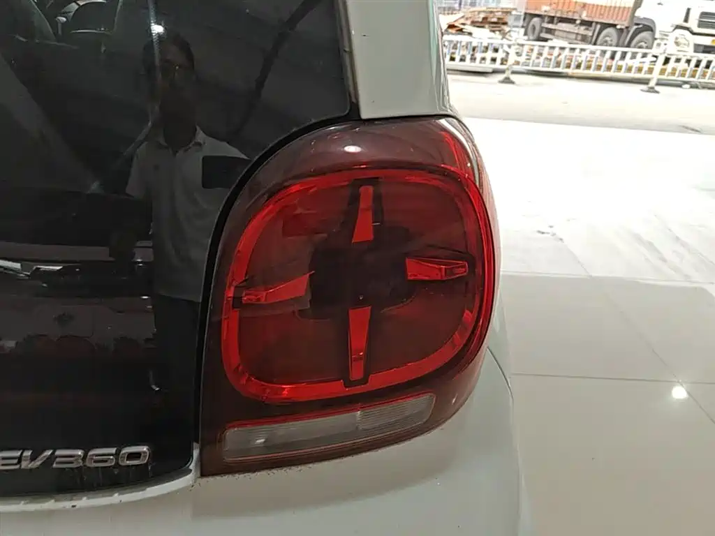 Roewe Clever 2023 — фото 8
