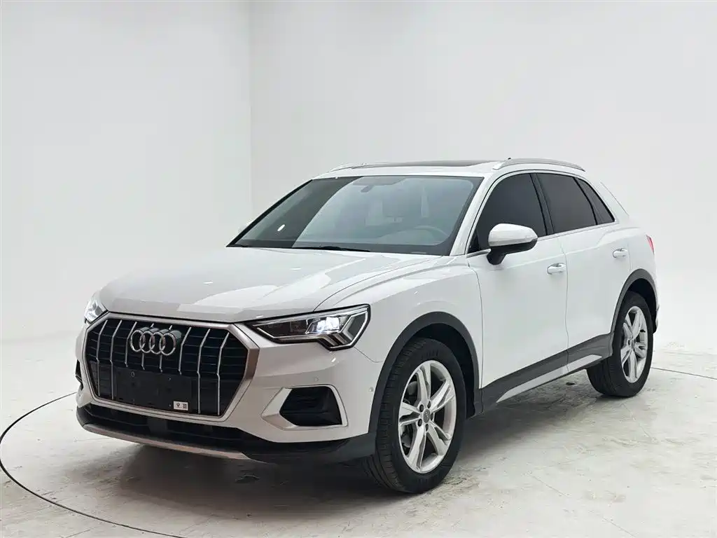 Audi Q3 2021 — фото 1