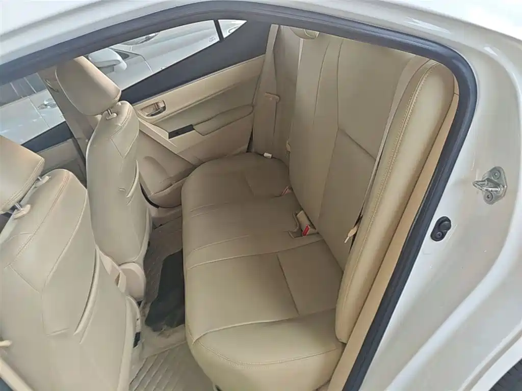 Toyota Corolla 2015 — фото 17