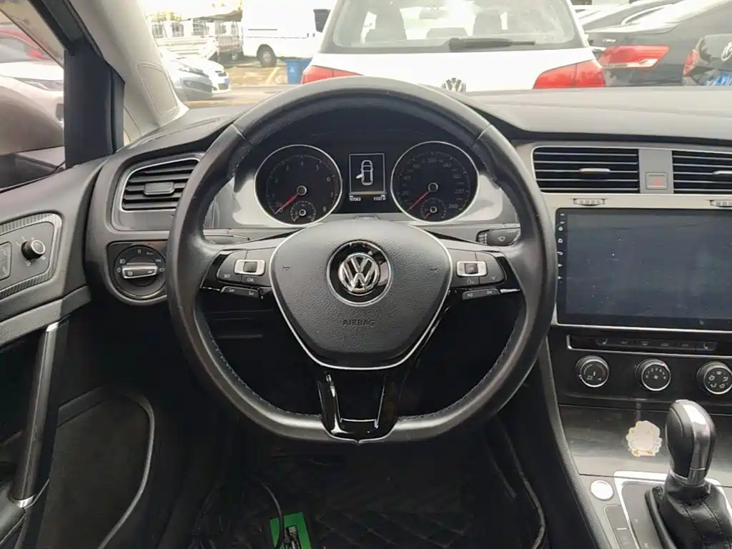 Volkswagen Golf 2018 — фото 11