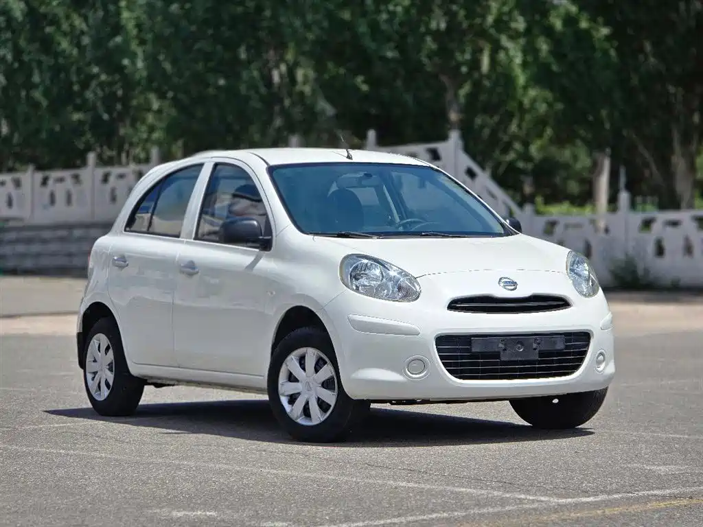 Nissan March 2013