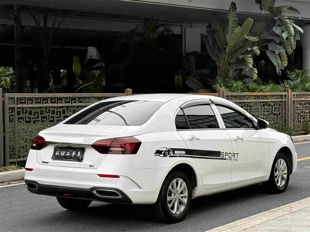 Geely Emgrand 2022