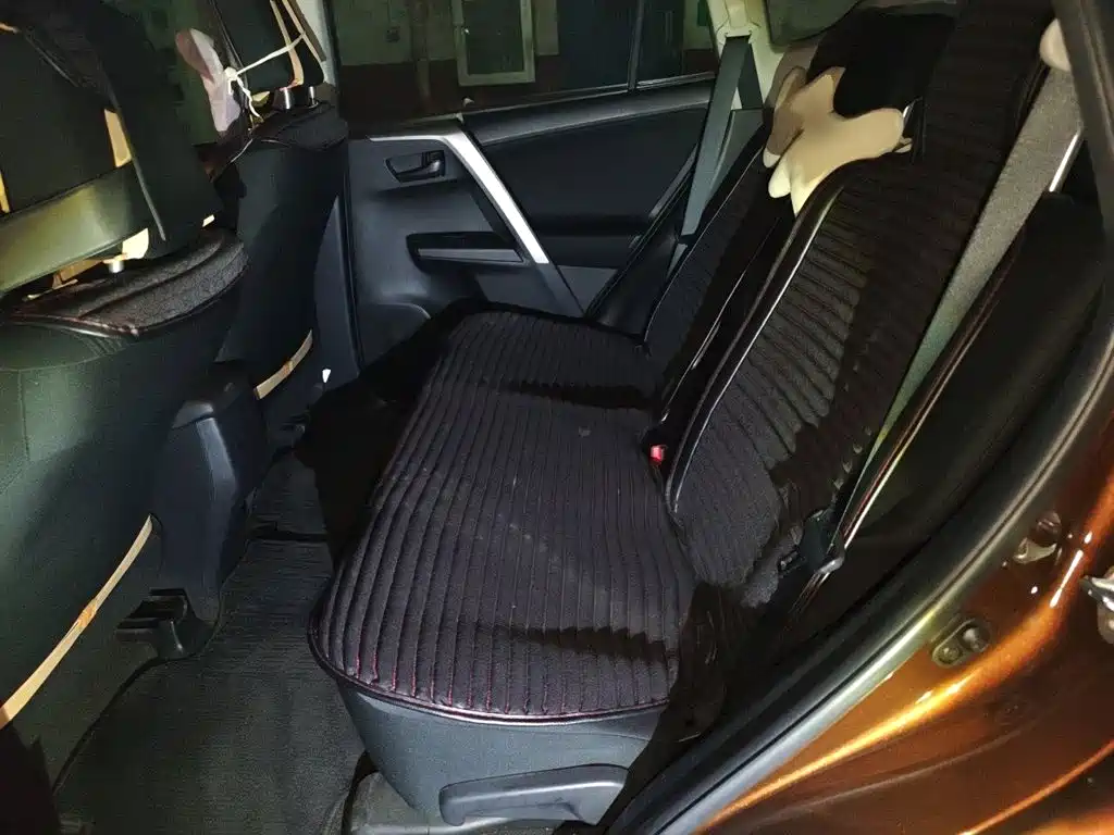 Toyota RAV4 2017 — фото 15