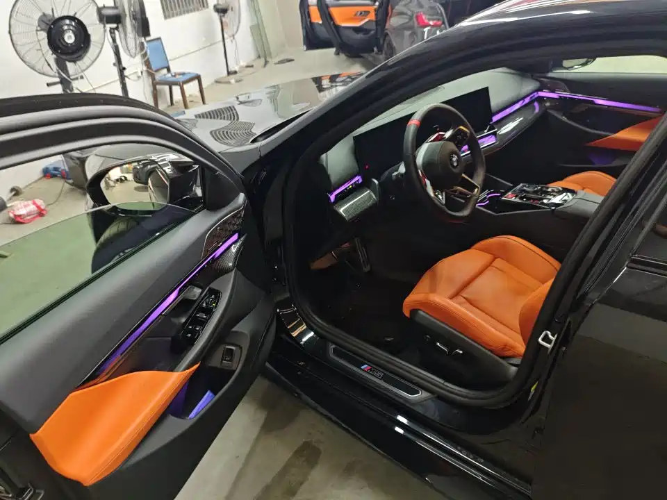 BMW M5 New Energy 2025 — фото 5