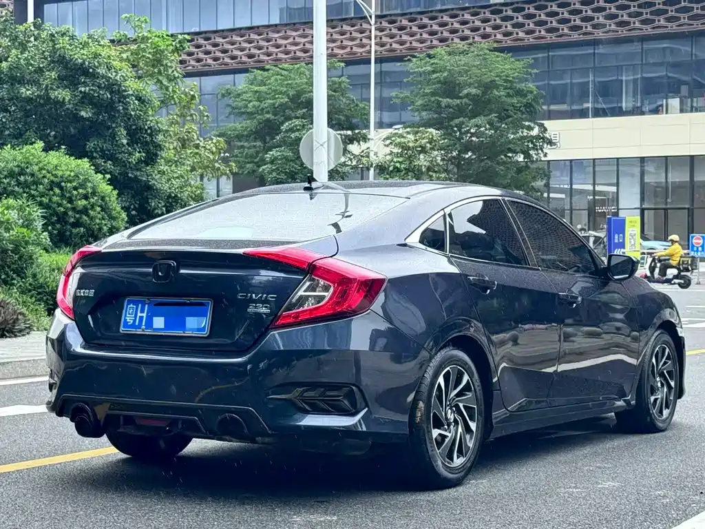 Honda Civic 2018 — фото 9