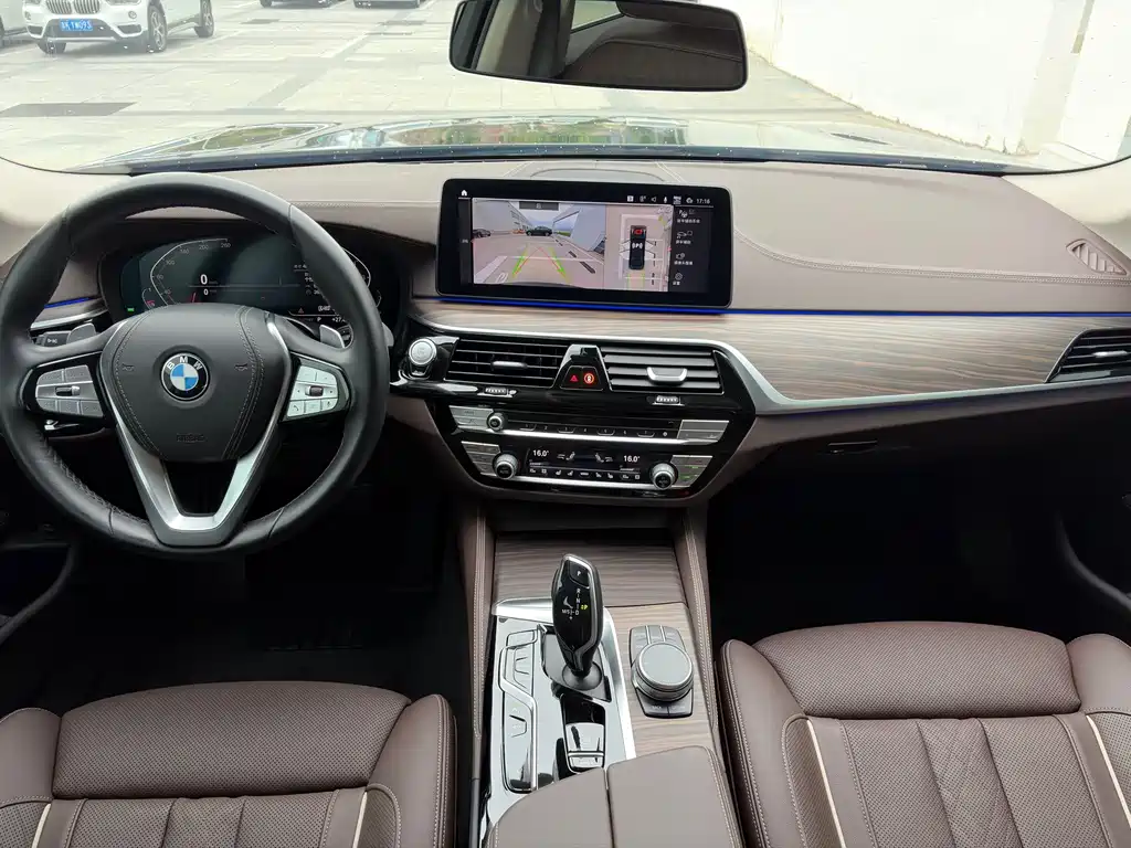BMW 5 Series 2022 — фото 9