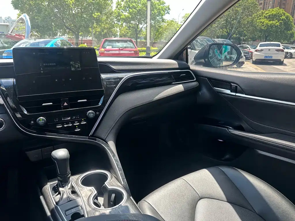 Toyota Camry 2023 — фото 21