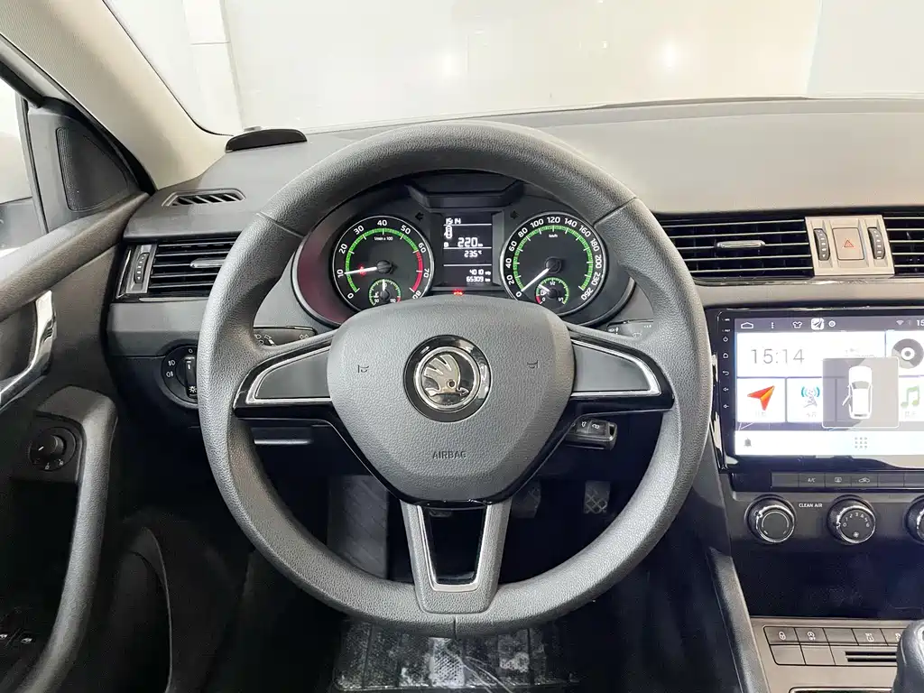 Skoda Octavia 2019 — фото 23