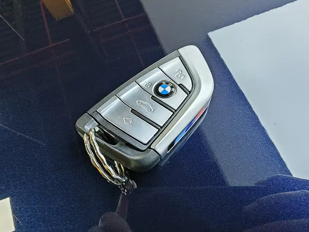 BMW 5 Series New Energy 2021 — фото 20