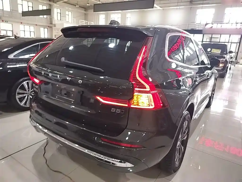 Volvo XC60 2022 — фото 7